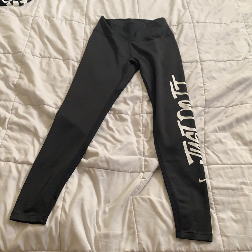 Nike DRI FIT leggings size small. Black leggings with white writing just do it.
